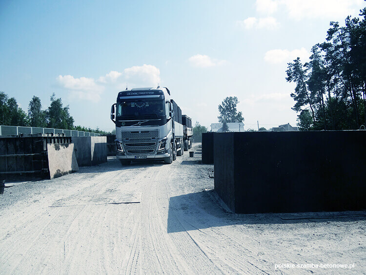 Transport szamb betonowych  w Jedlicze